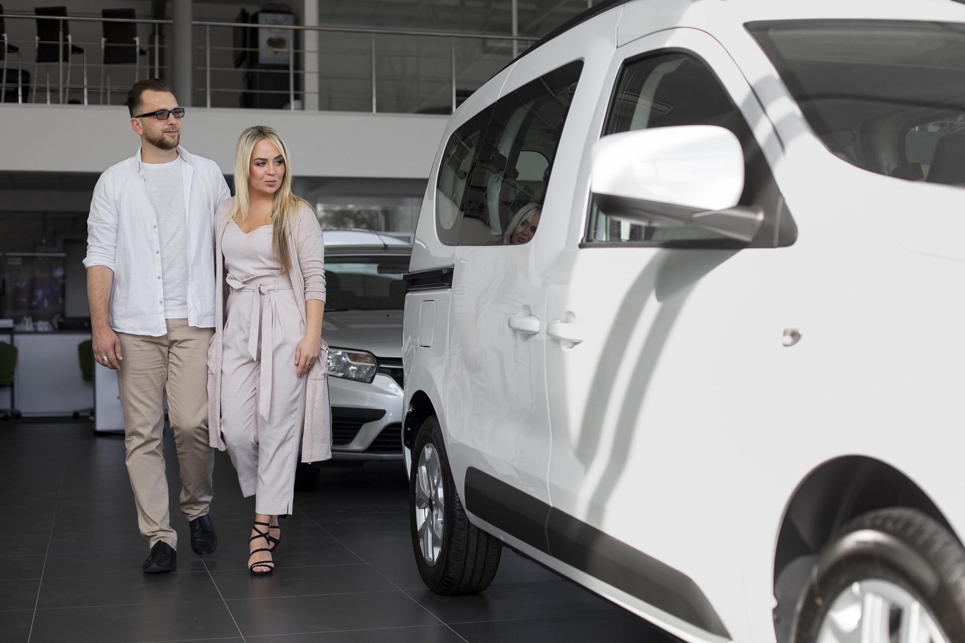 happy-customers-in-car-dealership